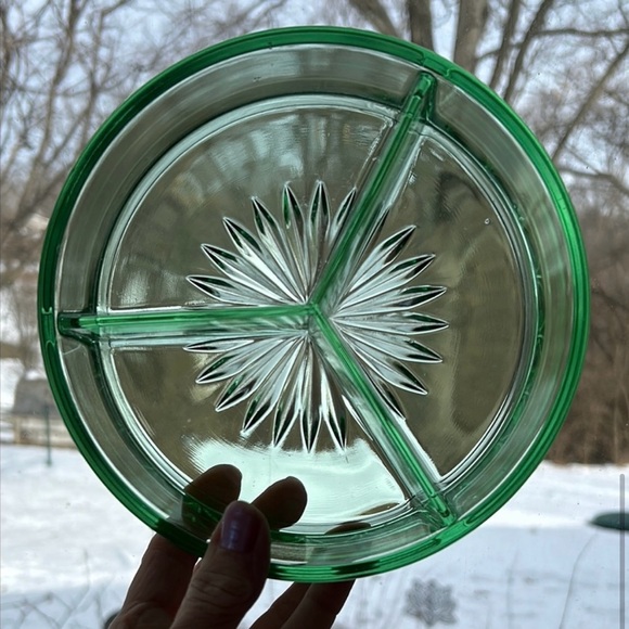 Vintage Green Depression Glass 3 Slot
Candy / Serving Dish with Lid - Picture 7 of 10